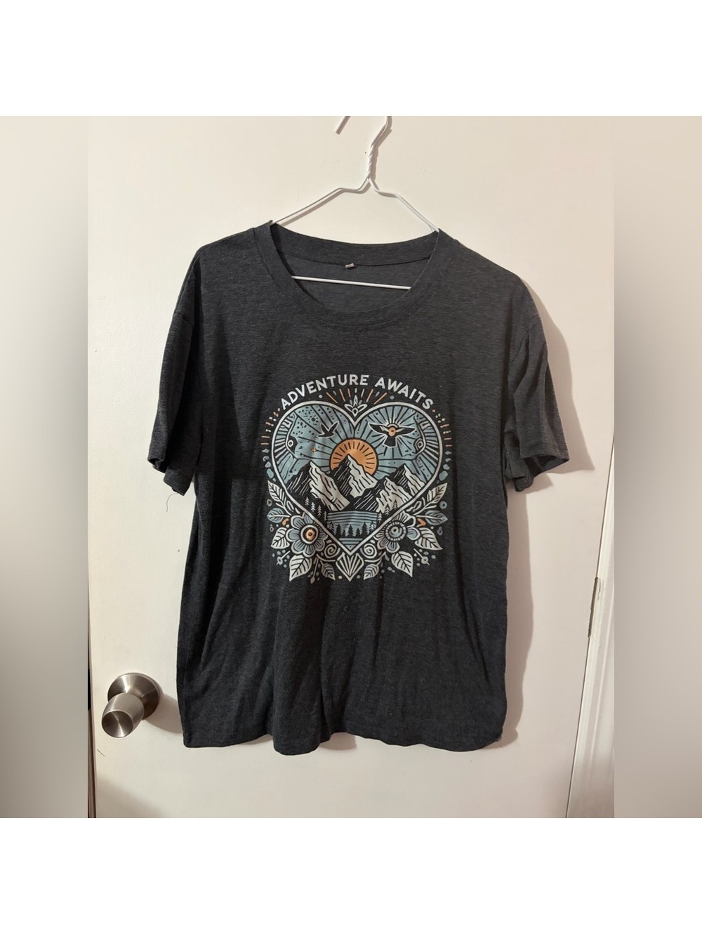 Women’s Large Adventure Awaits Graphic T-Shirt - Dark Gray Tote5